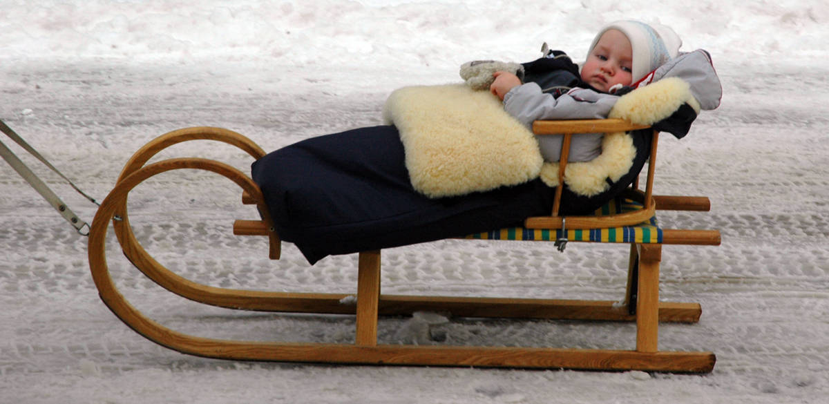 wooden-or-plastic-types-of-sleds-cool-outdoor-toys